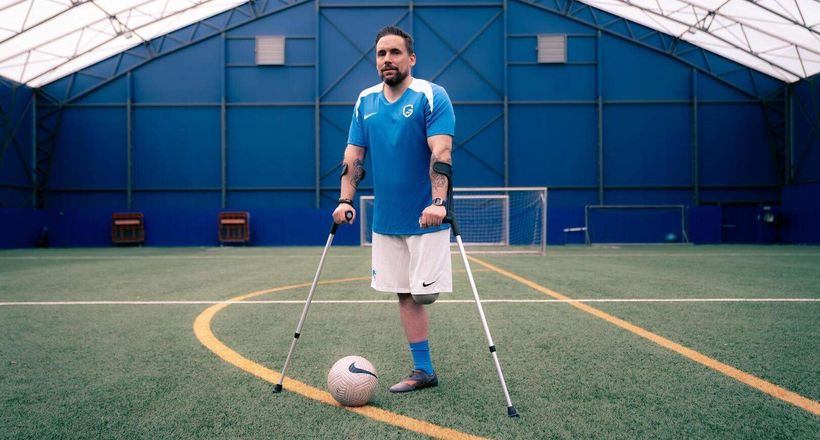 « Heureusement pour l'équipe de football des amputés, le KRC Genk collabore avec Spronken Orthopedie », a déclaré Mario Claesen.
